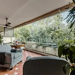 Mike\'S Movie Luxury Apartment