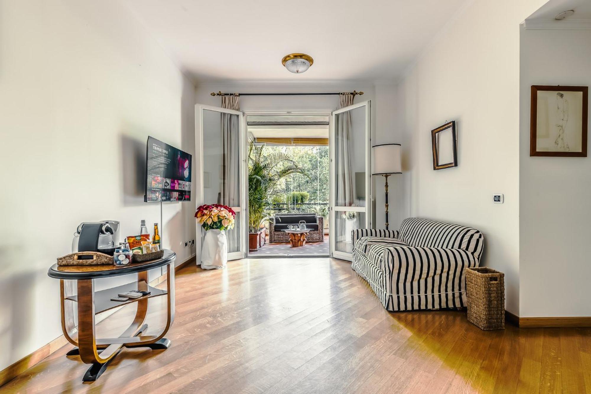 Mike's Movie Luxury Apartment